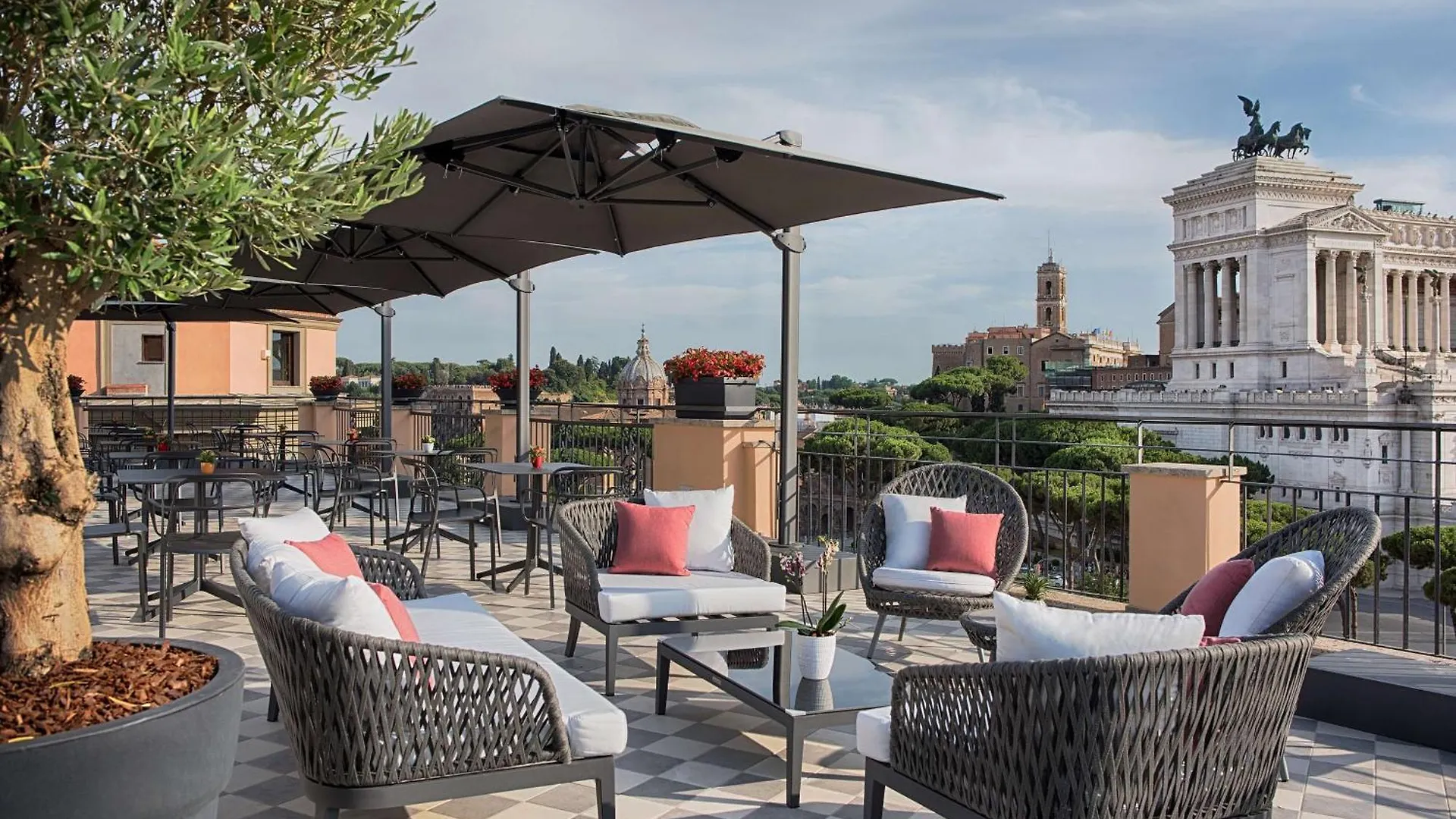Отель Nh Collection Roma Fori Imperiali