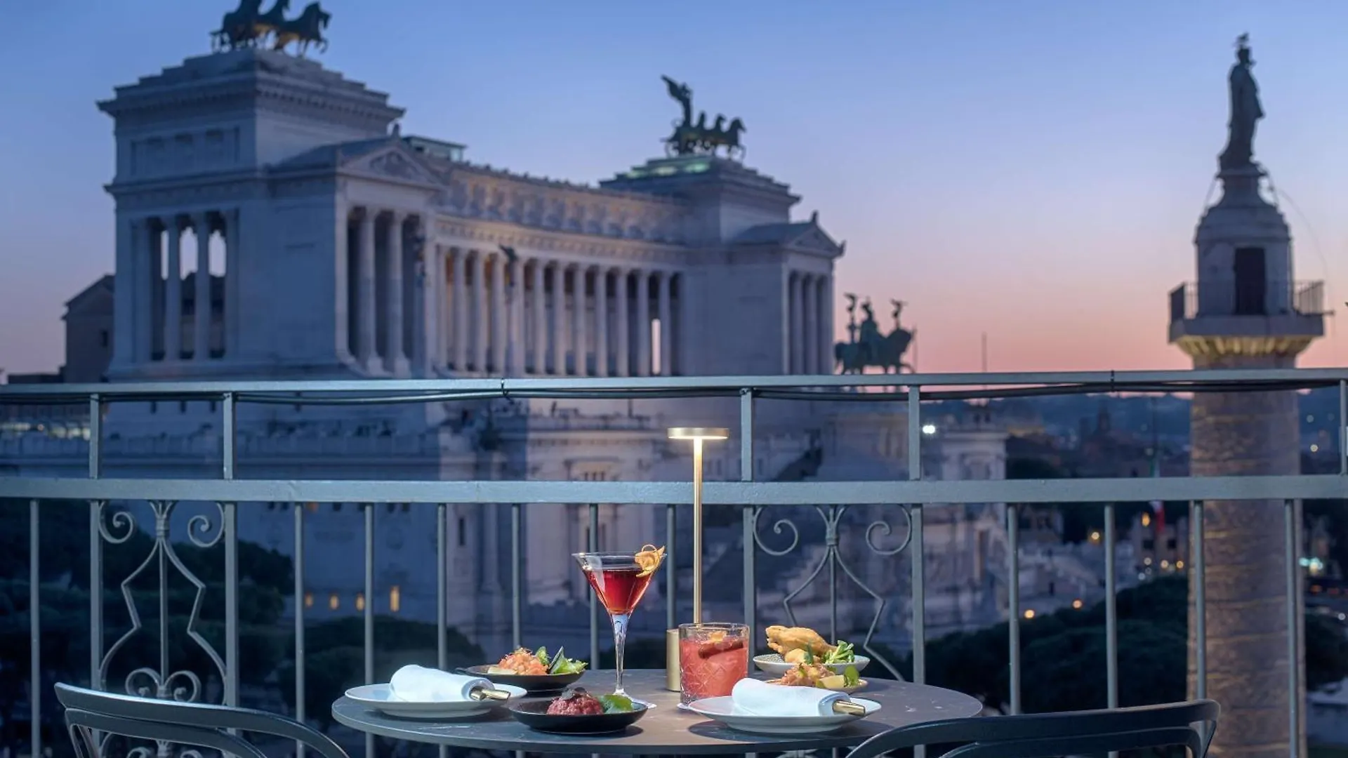 Отель Nh Collection Roma Fori Imperiali Рим