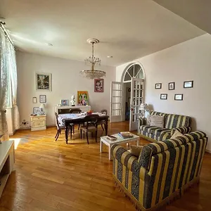 Crystal House Apartamento
